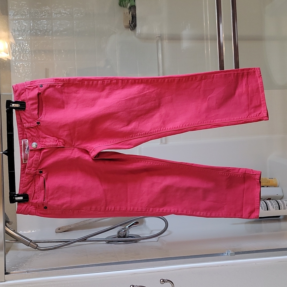 Sz 12 melon colored denim capris.